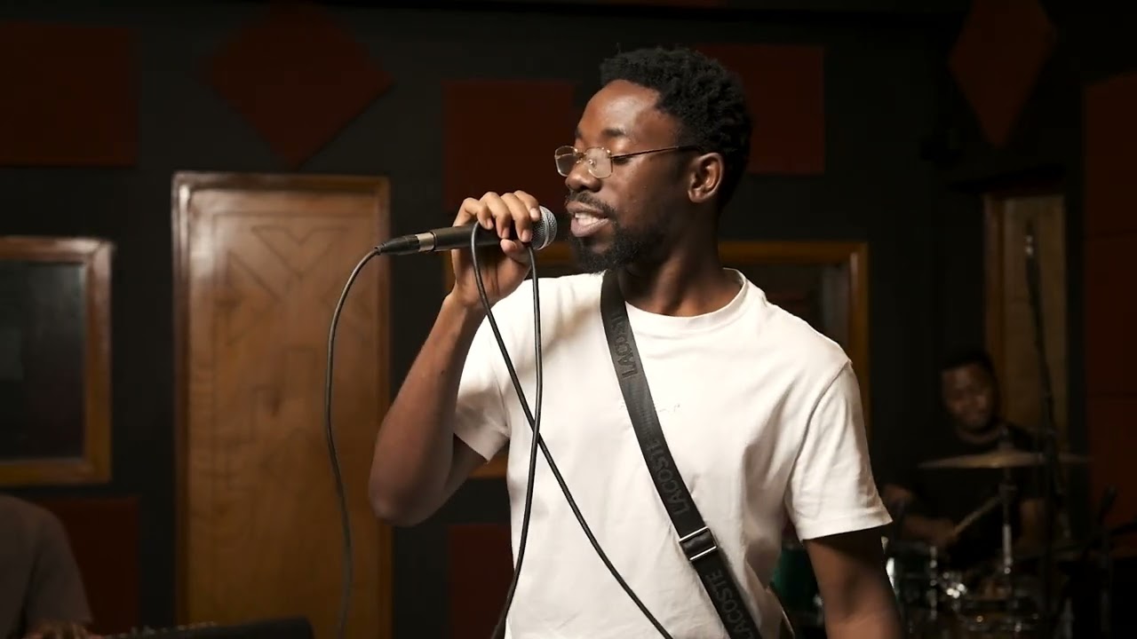 Simba Barvic Apresenta "Faz-me Sentir" em Live Performance que Conquista Moçambique